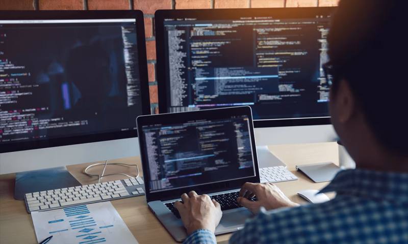 数据科学选型：R与Python如何赋能灵山县网站建设？